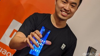 Soal spek, Mi Mix Alpha menggunakan prosesor Snapdragon 855+, konektivitas 5G, RAM 12 GB, storage 512GB, dan fast charging 40W dengan baterai 4.050 mAh. Foto: Adi Fida Rahman/detikINET