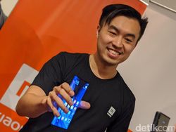 Penampakan Ponsel Xiaomi Berdesain Paling Gila di Jakarta