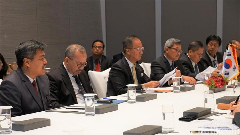Pertemuan Menperin dengan direksi dari perusahaan ternama Korea Selatan di Seoul, Selasa (19/11). Foto: Kemenperin Pertemuan Menperin dengan direksi dari perusahaan ternama Korea Selatan di Seoul, Selasa (19/11). Foto: Kemenperin