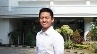 Pria dengan sapaan akrab Belva ini berusia 29 tahun. Meski masih terbilang muda, kiprah pendidikan dan organisasi Belva tak perlu diragukan. Karenanya Jokowi memilih Belva sebagai salah satu staf khusus yang baru diperkenalkan kemarin (21/11). Foto: Instagram belvadevara