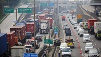 Arus lalu lintas yang mengarah ke Cikampek macet, Jumat (22/11/2019) pagi.
