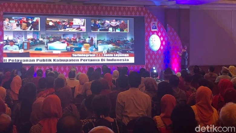 Bupati Anas Beberkan Strategi Anti-Mainstream Majukan Banyuwangi di Jakarta Bupati Anas Beberkan Strategi Anti-Mainstream Majukan Banyuwangi di Jakarta