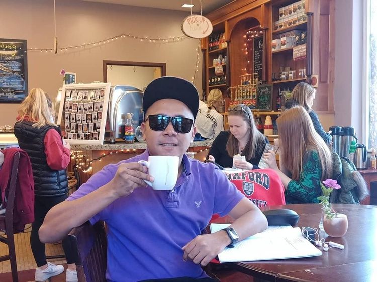 Kulineran Seru Billy Mambrasar, Anak Penjual Kue yang Kini Jadi Stafsus Jokowi