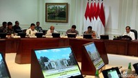 Presiden Joko Widodo (Jokowi) menggelar rapat terbatas bersama sejumlah menteri di Kompleks Istana Kepresidenan, Jakarta, Jumat (22/11/2019).