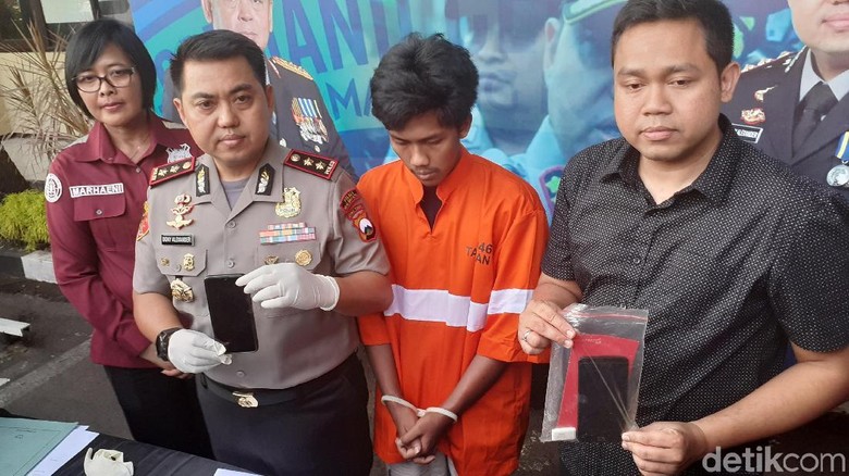 Seorang Mahasiswa Minta Jatah Berhubungan Badan dengan Mantan Pakai Ancaman Ini Seorang Mahasiswa Minta Jatah Berhubungan Badan dengan Mantan Pakai Ancaman Ini