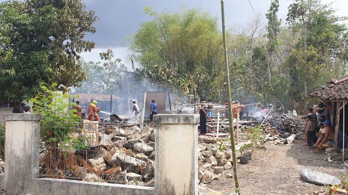 Kebakaran di Wonogiri, 2 Rumah dan Kandang Sapi Ludes