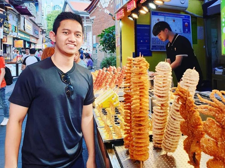 Kulineran Belva Devara, Staf Khusus Presiden Lulusan Harvard-Stanford