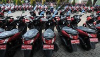 Untuk menunjang kinerja perangkat desa, sebanyak 401 unit kendaraan motor baru tersebut dibagikan kepada pemerintah desa di Kabupaten Klaten. ANTARA FOTO/Aloysius Jarot Nugroho.
