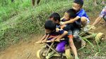 Foto: Balapan Seru Naik Kadaplak, Gokart Asli Cimahi
