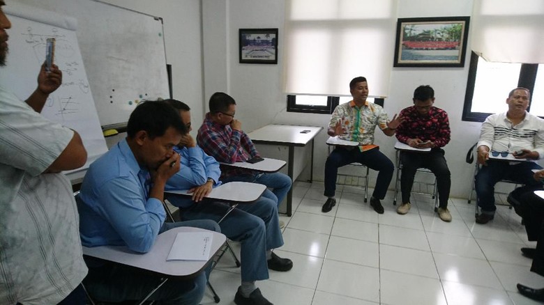 Warga di Cilegon Protes Bau Menyengat, Pabrik Kimia Setop Produksi Warga di Cilegon Protes Bau Menyengat, Pabrik Kimia Setop Produksi