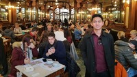 Majestic Cafe in Porto. Their claim: probably the most beautiful cafe in the world 😃, tulis Belva di keterangan foto. Kamu setuju? Foto: Instagram belvadevara