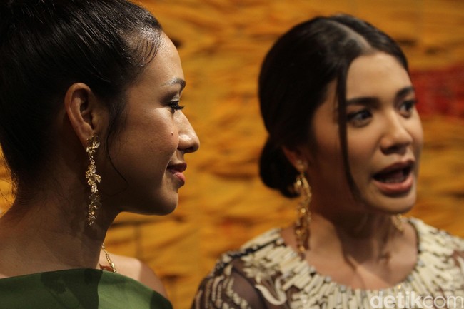 Franka sendiri mengaku untuk urusan aksesoris dirinya memang paling sering menggunakan anting. Namun, untuk beberapa acara tertentu ia juga menyukai mengenakan kalung. Foto: Rifkianto Nugroho/detikcom