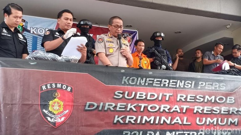Bacok Lawan hingga Tewas, 13 Pelaku Tawuran di Bekasi Diamankan Polisi Bacok Lawan hingga Tewas, 13 Pelaku Tawuran di Bekasi Diamankan Polisi
