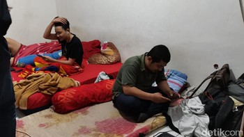 Kebersihan pribadi menjadi tanggung jawab masing-masing meskipun ada juga petugas yang membantu membersihkan markas. Cuci baju dan piring adalah tanggung jawab tiap orang tak terkecuali. Foto: Aisyah/detikInet
