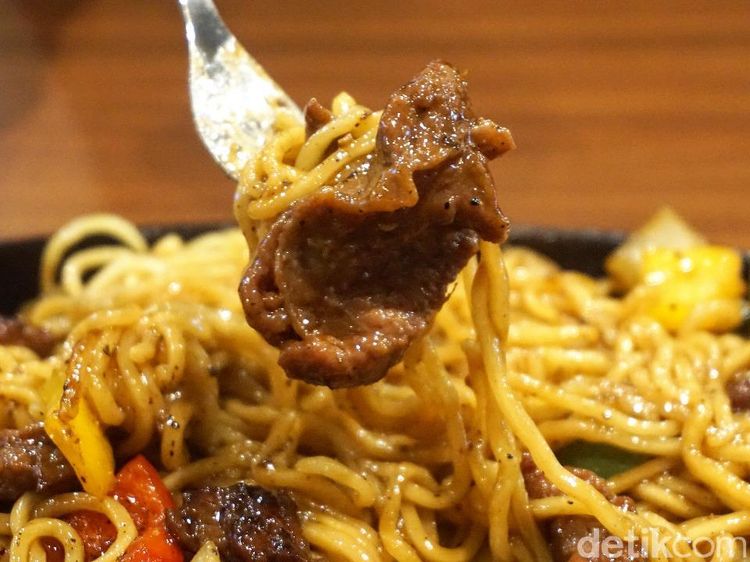 Gurih Mantap! Mie Sapi Lada Hitam di Resto Halal Legendaris yang Enak