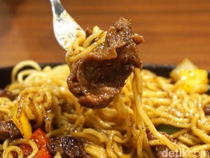 Bakmi Berdikari: Gurih Mantap! Mie Sapi Lada Hitam di Resto Halal Legendaris