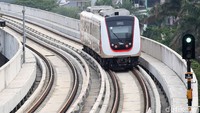 Sebelumnya pengoperasian LRT Jakarta baru dilakukan dengan label uji coba, sehingga membuat LRT belum mematok tarif kepada penumpang.