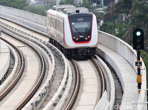 Penumpang LRT Turun 4.000 Per Hari Usai Berbayar, Dishub DKI Cari Solusi