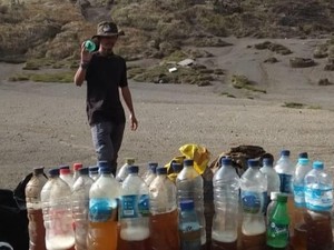 Hai Pendaki Gunung, Kok Sembarang Buang Botol Isi Air Pipismu?