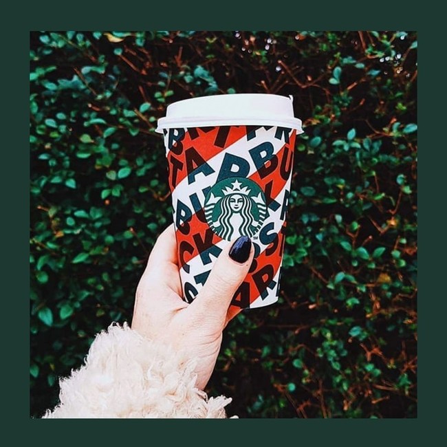 Nama Starbucks ditemukan secara tidak sengaja oleh pelopornya. Ketika para penggagas Starbucks berkumpul, mereka terpikir untuk membuat kata-kata berawal st karena dianggap terdengar keren. Singkat cerita, seseorang mengingat salah satu karakter Moby Dick, Starbuck. Sedangkan logonya mengambil inspirasi dari buku di mana Starbuck adalah asisten kapal lalu memilih gambar putri duyung dengan dua ekor dari mitologi Yunani. Foto: Istimewa