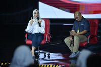 Dian Sastro & Angkie Yudistia Berbagi Kisah Jadi Relawan