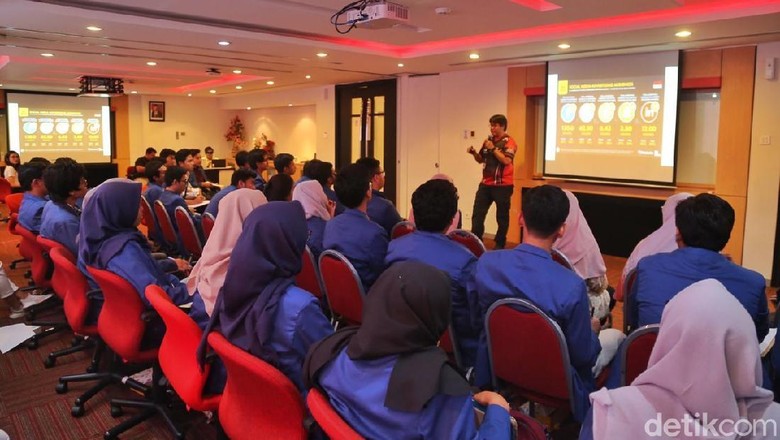 Kuliah Dadakan dengan Mahasiswa ITS di Kantor Telkomsel Berlangsung Gayeng Kuliah Dadakan dengan Mahasiswa ITS di Kantor Telkomsel Berlangsung Gayeng