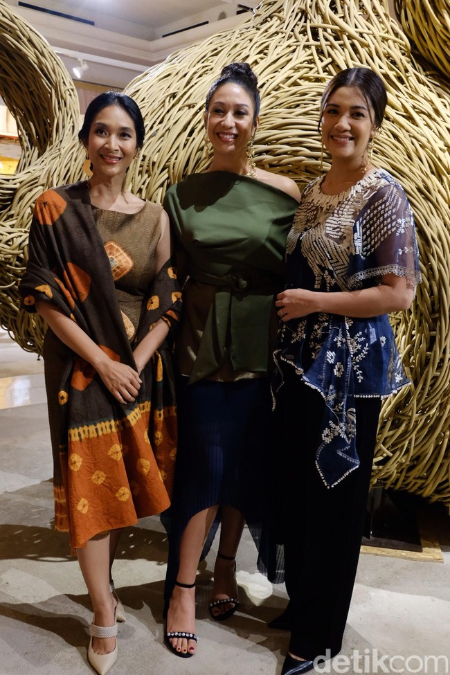 Franka Franklin jadi salah satu pendiri brand perhiasan Tulola Jewelry. Bersama dengan rekannya, Happy Salma dan Dewi Sri Luce, Tulola menampilkan pameran perhiasan bertema Nusantara di The Dharmawangsa Hotel, Jakarta Selatan, Jumat (22/11/2019). Foto: Anggi Mayasari / Wolipop