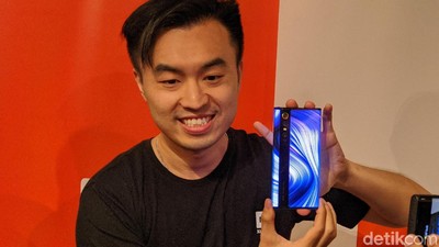 Penampakan Ponsel Xiaomi Berdesain Paling Gila di Jakarta