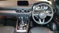 Fitur keselamatan lain yang ada di All New Mazda CX-8 meliputi rem ABS, BA, EBD, DSC, Traction Control System, Hill Launch Assist, G-Vectoring Control Plus, Front and Rear Sensor, Rear View Parking Camera, dual airbags di depan, dan ISOFIX. Foto: Luthfi Anshori/detikOto