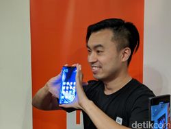 Penampakan Ponsel Xiaomi Berdesain Paling Gila di Jakarta