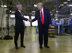 Gencarkan Made In America, Donald Trump Sambangi Pabrik Apple