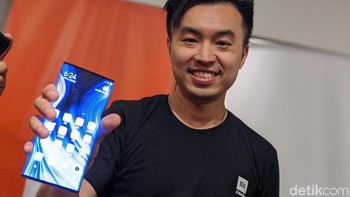 Kendati menyebutnya sebagai ponsel konsep, Xiaomi hanya akan memproduksi ponsel ini dalam jumlah kecil, mulai dijual Desember 2019 dengan harga sekitar USD 2.800 atau Rp 39 juta. Foto: Adi Fida Rahman/detikINET