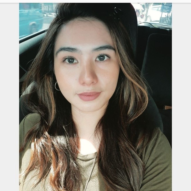 akeup Gita pun terlihat tidak terlalu menonjol. Ia tampil manis dengan riasan simpel minimalis. Foto: Facebook