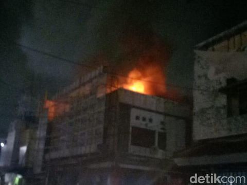 Kebakaran di ruko Jl AP Pettarani, Rappocini Makassar Sulsel, Sabtu (23/11/2019)