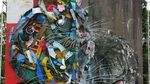 Cakep! Deretan Sampah Ini Disulap Jadi Hiasan Dinding