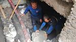 Endapan Semen Tebal Penyumbat Saluran Air di Panglima Polim