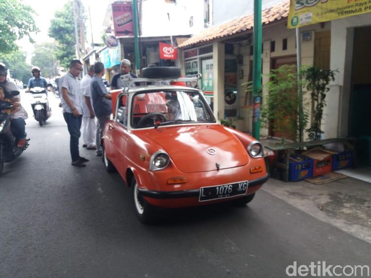 Mobil Pertama Mazda di Jalanan Jakarta