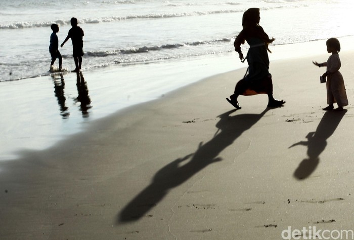 Pantai Lantik yang berada di Kabupaten Simeulue menjadi destinasi wisata menarik untuk dikunjungi di akhir pekan. Seperti apa potretnya? Lihat yuk.