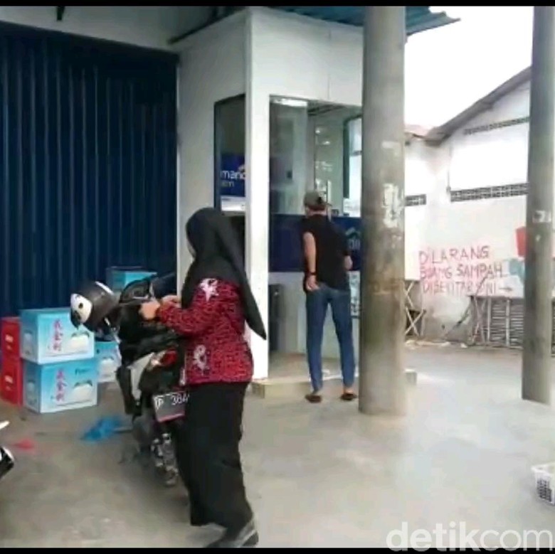 Warga Benarkan Aksi Pria Onani dalam ATM yang Viral Terjadi di Banyuwangi
