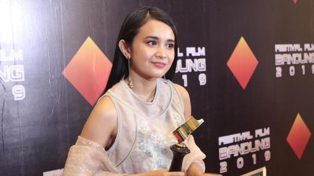 Luna Maya Menang Artis Terpuji hingga Daftar Lengkap Pemenang FFB 2019