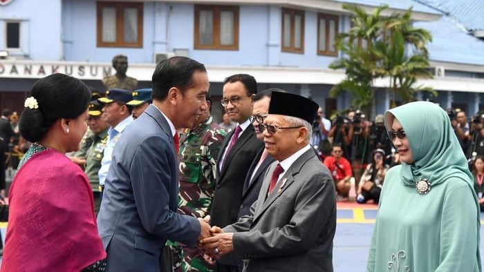 Jokowi Bertolak ke Korsel Hadiri KTT ASEAN-RoK, Prabowo-Anies Ikut Melepas