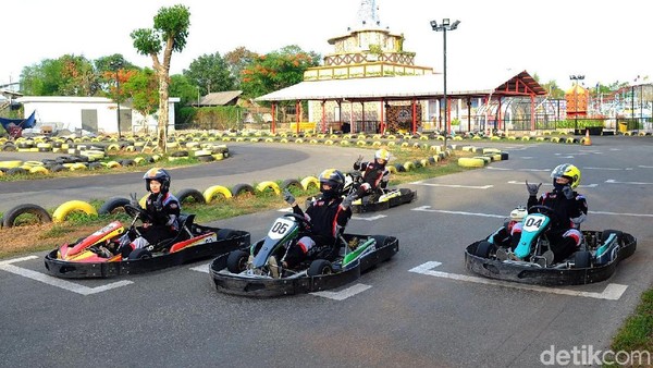 Serunya Balapan Gokar di Karawang Night Festival