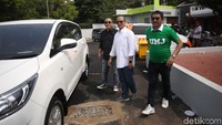 Hadiah program Tabungan Suka Suka Bank Mega Syariah tersebut berupa 4 unit mobil Toyota Innova.