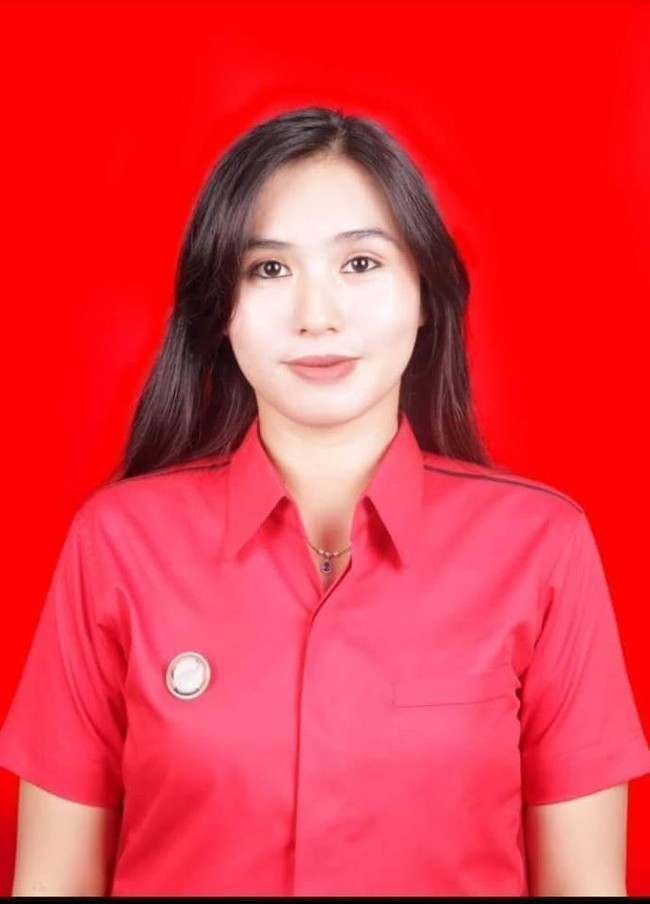 Nama Gita Ratnasari Tuuk mencuri perhatian sejak sosoknya sebagai kepala desa cantik jadi viral. Gita adalah kepala desa Bombanon, Bolaang Mongondow, Sulawesi Utara. Foto: Facebook