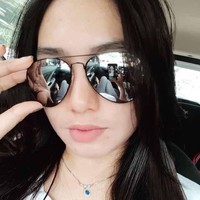 Berdasarkan beberapa postingannya di media sosial, Gita kerap kali tampil dengan gayanya yang kasual. Foto: Facebook