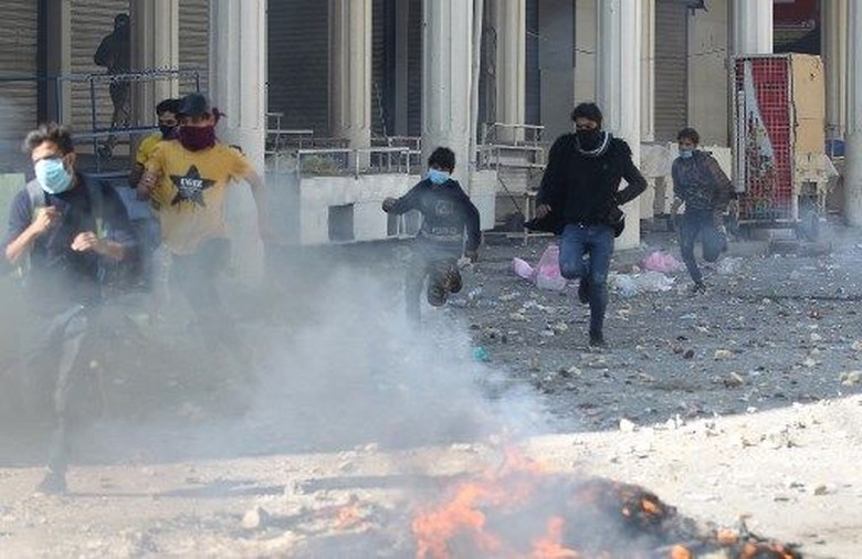 Bentrok Pendemo dengan Polisi di Irak, 4 Orang Tewas Bentrok Pendemo dengan Polisi di Irak, 4 Orang Tewas