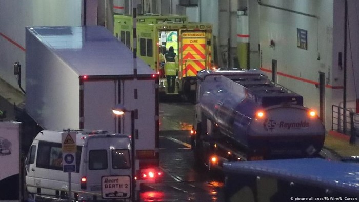 16 Migran Timur Tengah Ditemukan di Dalam Kontainer Tersegel Menuju Irlandia