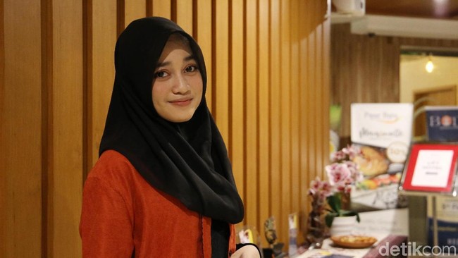 Kenalan dengan Veve Zulfikar yang Viral Lewat Video Selawat