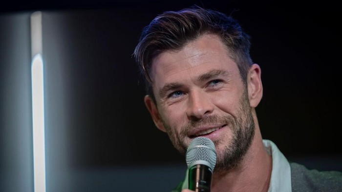 SYDNEY, AUSTRALIA - OCTOBER 30: Chris Hemsworth attends a preview of Tourism Australias latest campaign at Sydney Opera House on October 30, 2019 in Sydney, Australia. (Photo by Brook Mitchell/Getty Images)