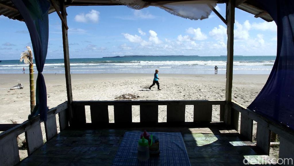 Pesona Pantai Lantik yang Cantik di Pulau Terluar Indonesia